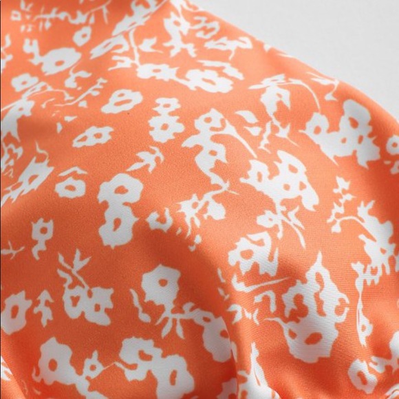 Orange bikini - Picture 5 of 7